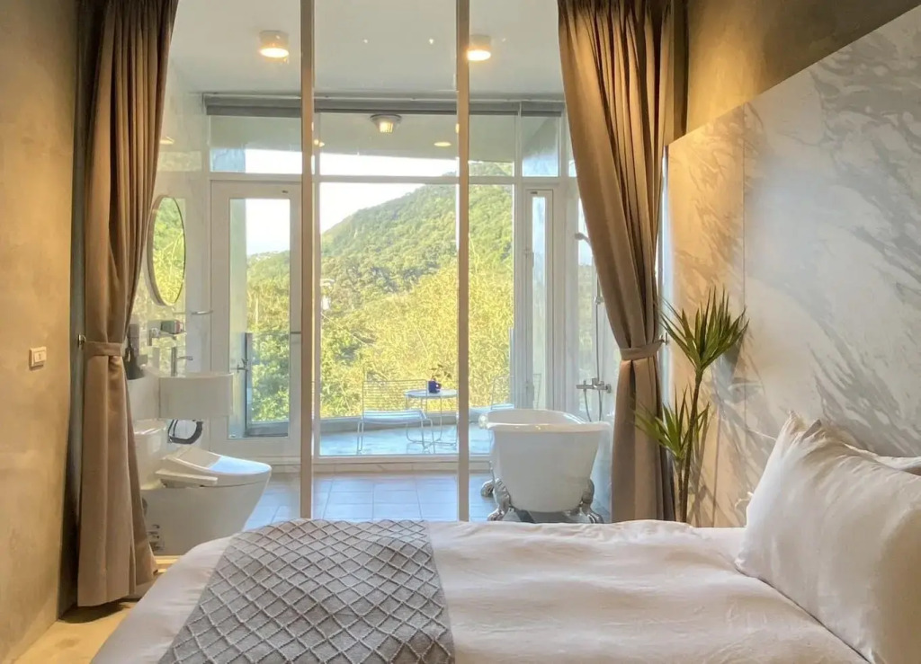Sunny Room