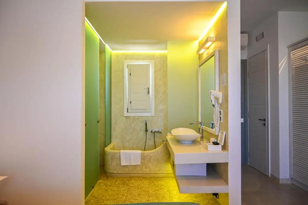 Schinoza luxury suites