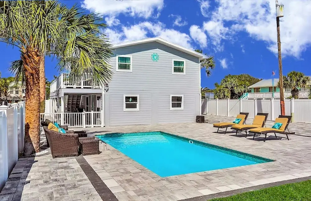 Home 1 Block From 2 Beaches W/private Pool, High-speed Wifi & Central AC