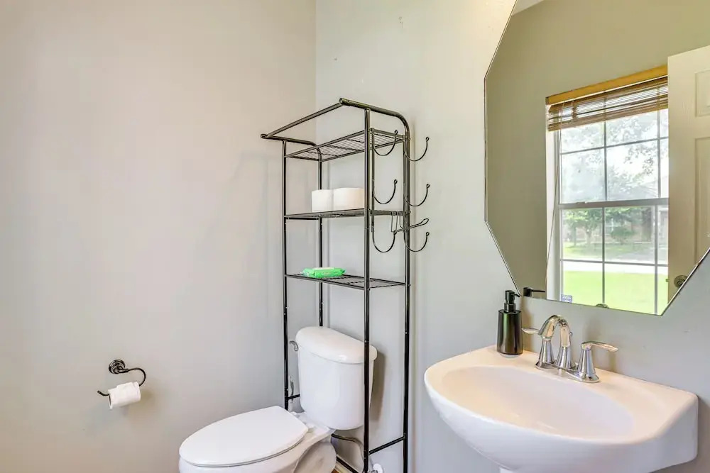 Fish & Hike: Pet-friendly Humble Home w/ Yard