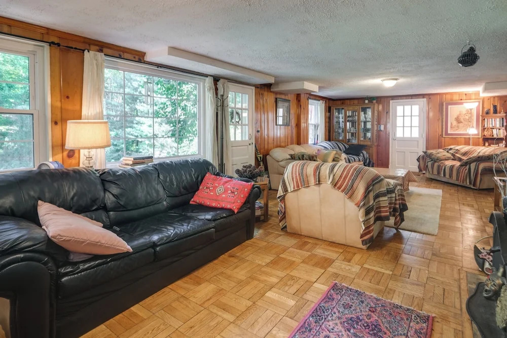 3 Mi to Nih! Spacious Bethesda Apt w/ Yard