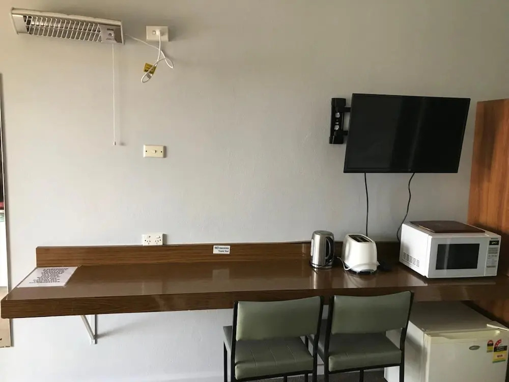 County Lodge Motor Inn