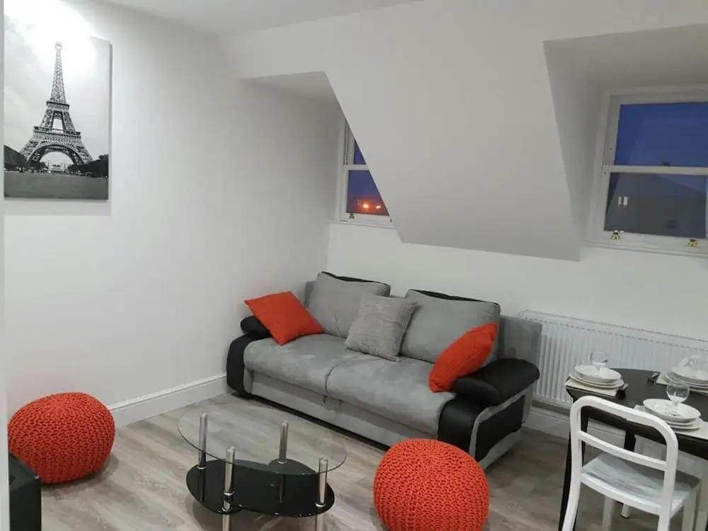Remarkable 2-bed Apartment in Chelmsford