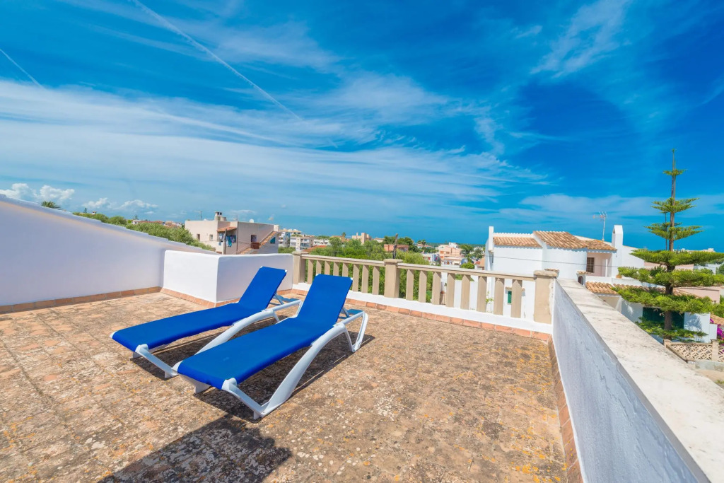BARCELO-DANUS - Chalet with terrace in Porto Colom. Free WiFi