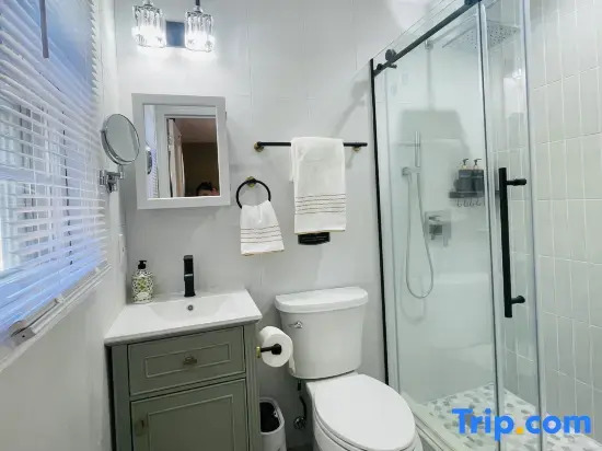 Elegant 3BR/2BA House in the Heart of Princeton + Free Parking