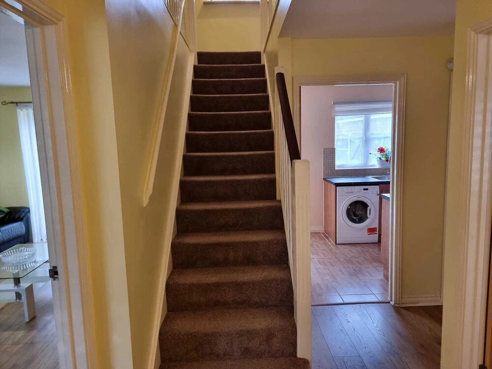 Impeccable 4-bed House in London