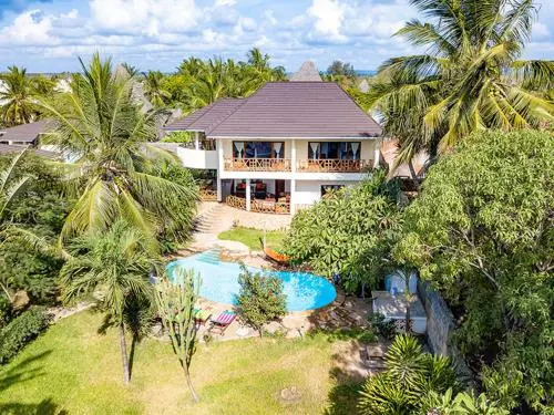 Luxury villa 400m from the beach