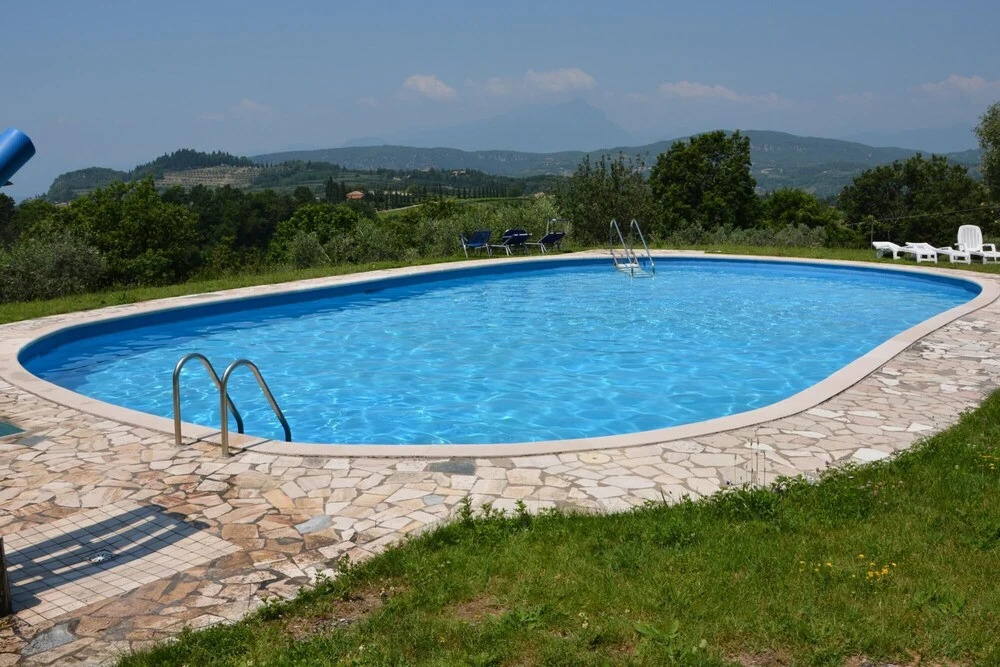 Residence ai Vigneti - 4 Sleeps With A c in Residence With Pool in Bardolino