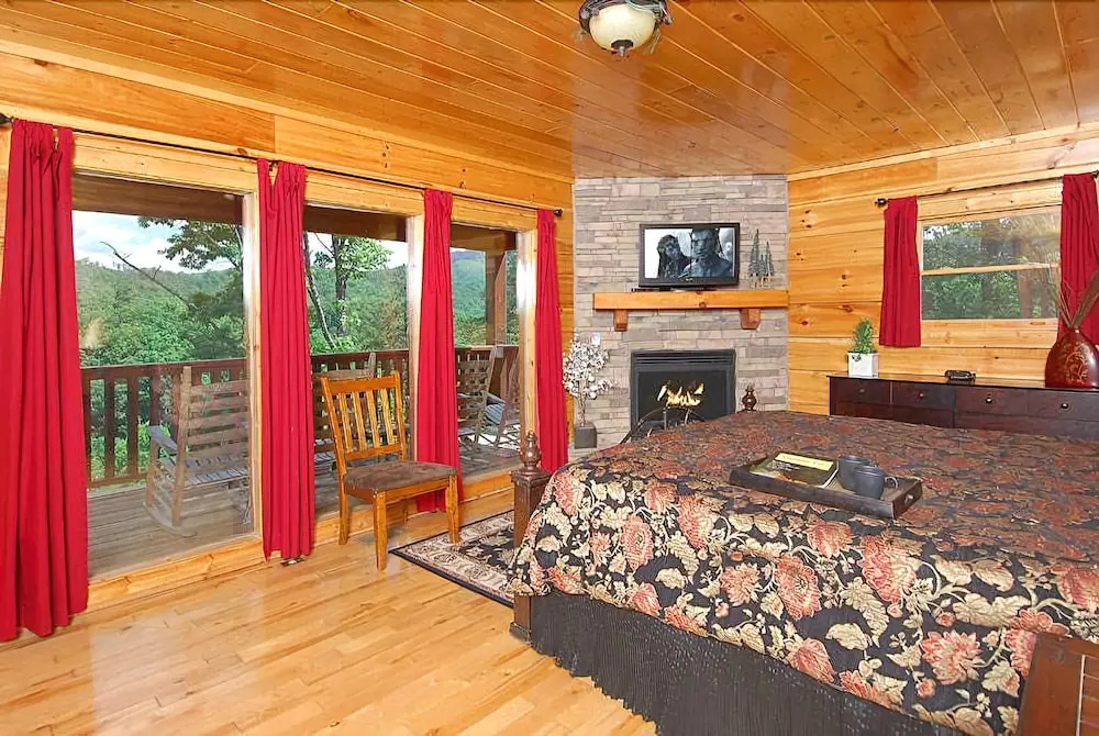 Mountain Memories - 3 Br cabin by RedAwning