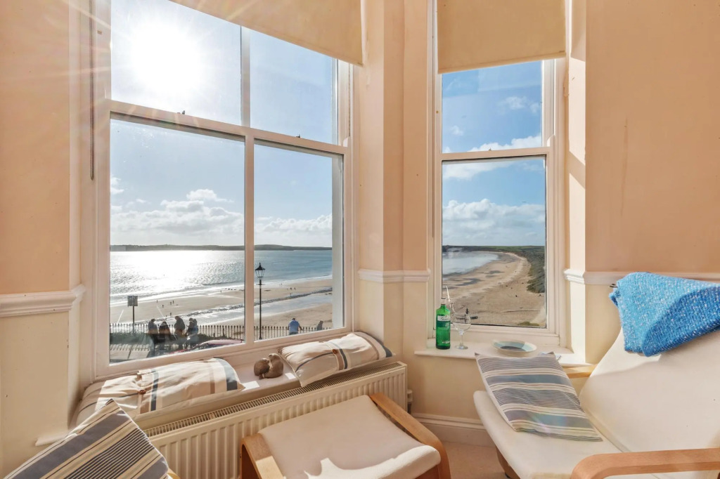 7 South Beach Court - Sea Front Apartment With Spectacular Sea Views