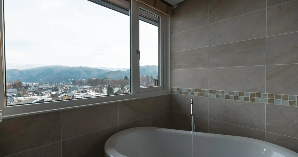 HOTEL LA VIGNE HAKUBA by Onko Chishin