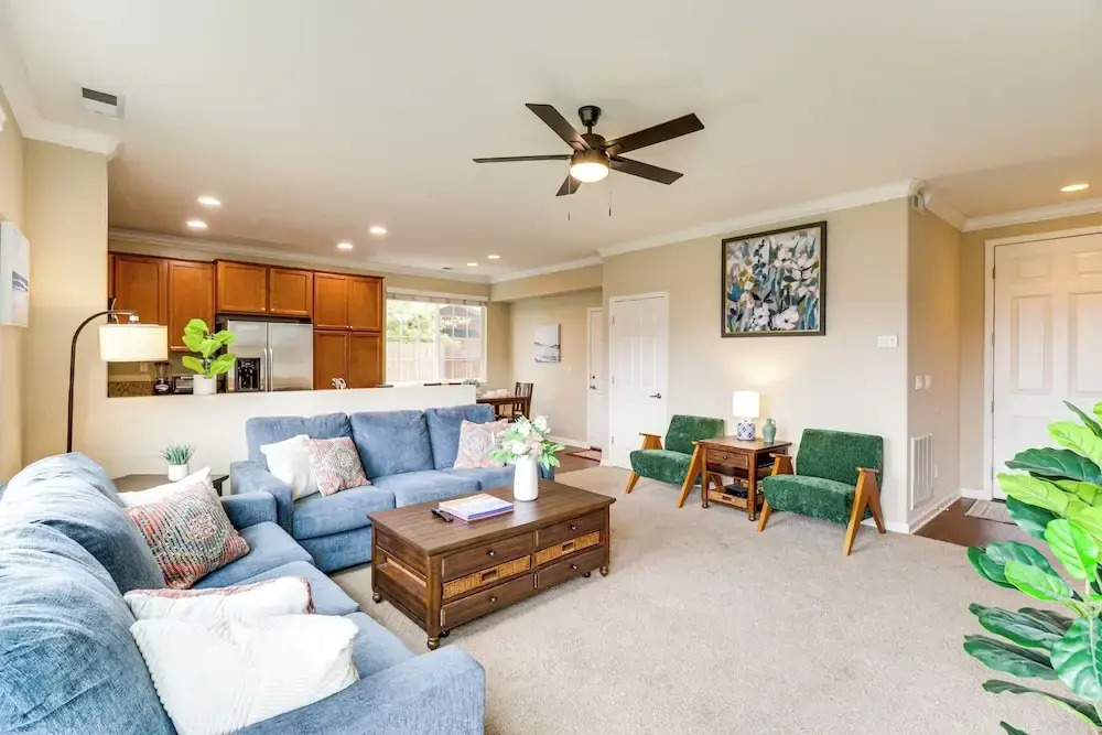 6 Mi to Dtwn Reno: Mtn-view Retreat w/ Fireplace!