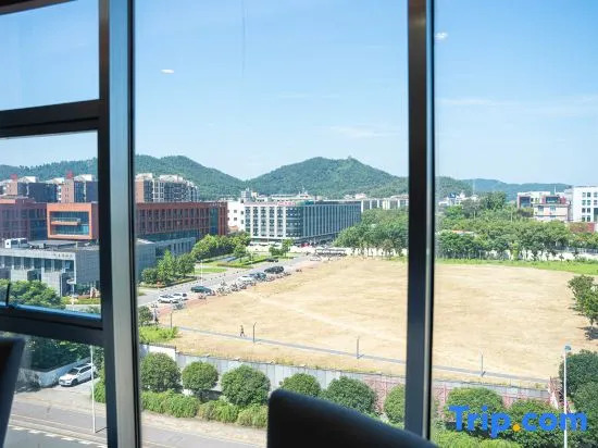 Lushanju Hotel (Central South University Branch)