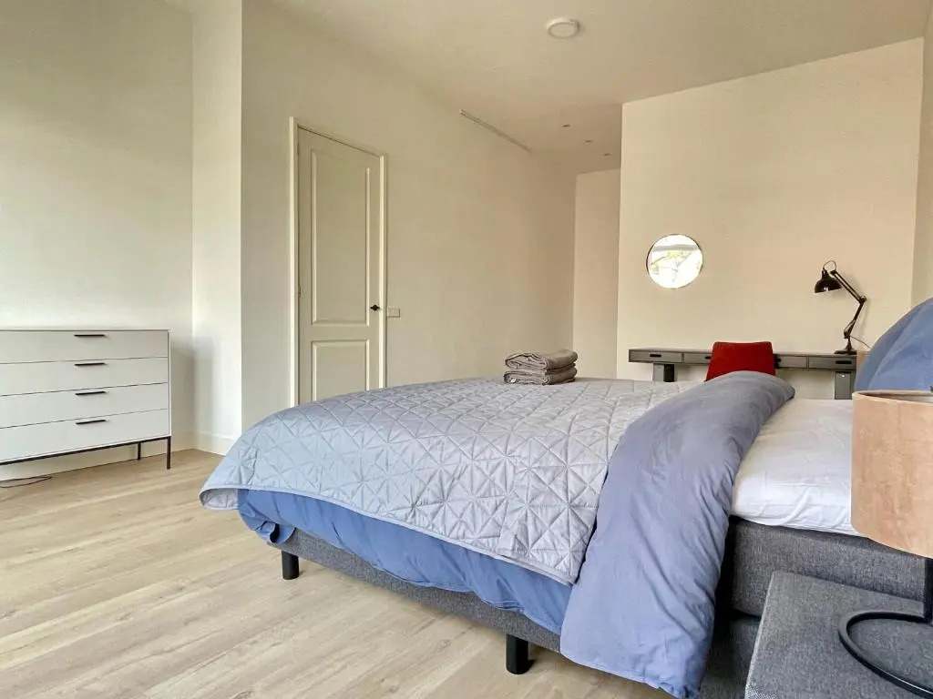 Fantastic 1 Bedroom Serviced Apartment 64m2 -MNL F-