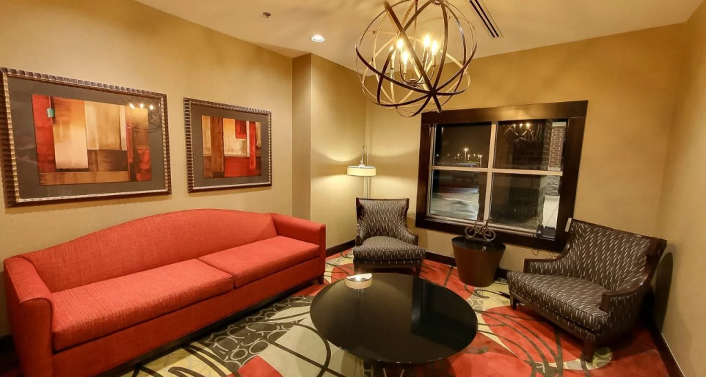Holiday Inn Express & Suites Plymouth - Ann Arbor Area by IHG