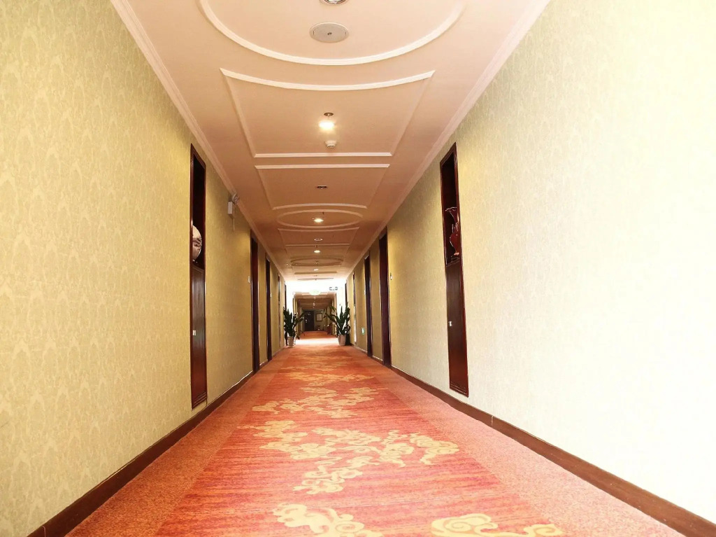 Vienna International Hotel（Guangxi Guilin Yangsuo West Street and Ten-mile Gallery）