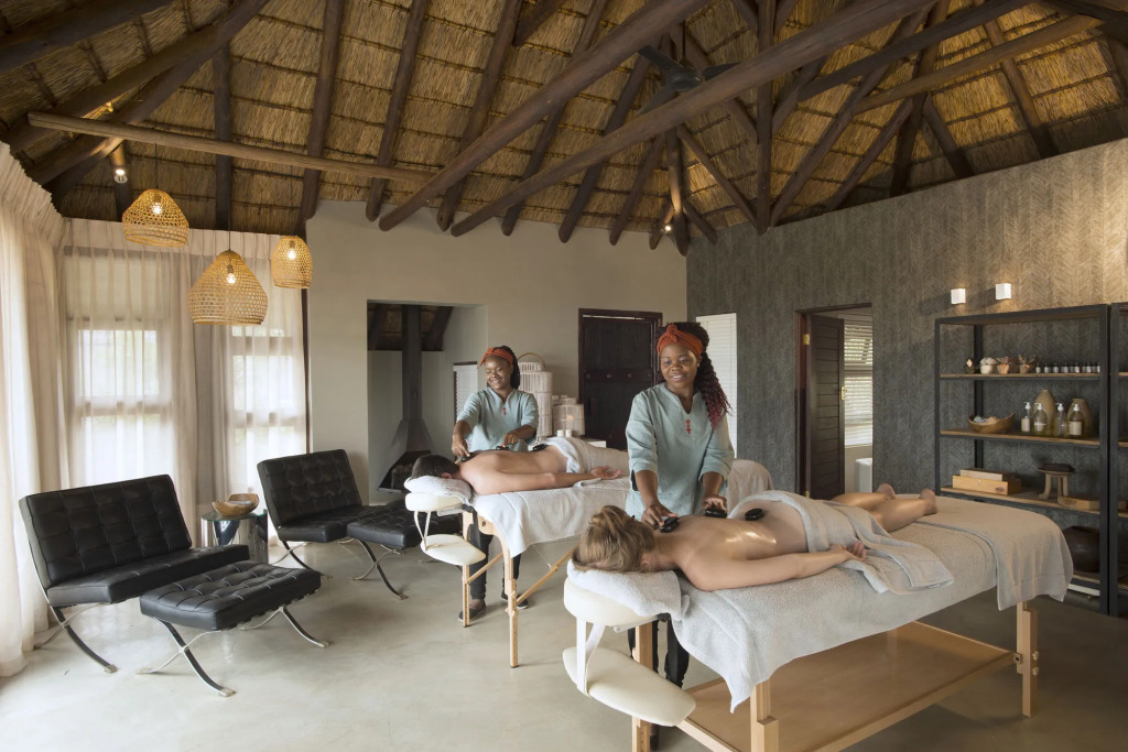 Mhondoro Safari Lodge & Villa