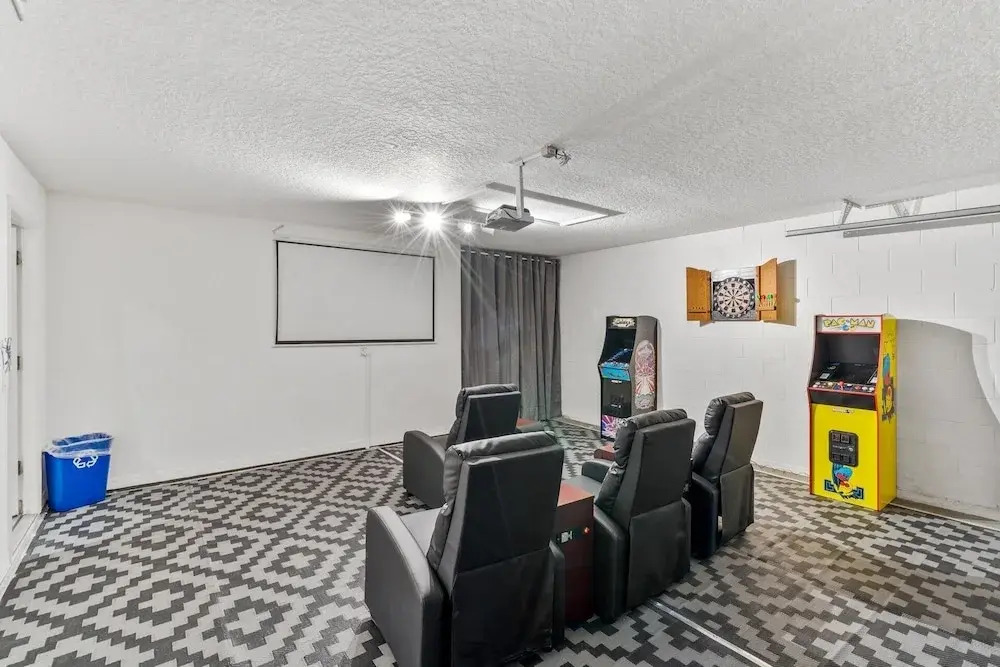 4 Bedroom Private Pool+Spa Home 8 Miles to Disney 4 Home