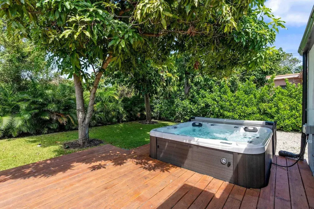 Casa Siesta Modern by Design District Hot Tub