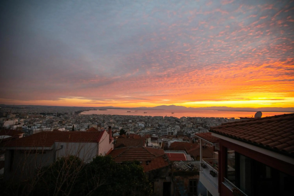 Stunning city view apt & parking space at Old town