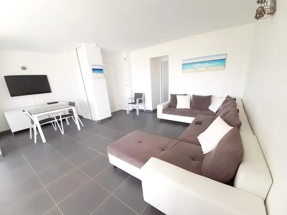 Apartment with One Bedroom in Sainte-Anne, with Wonderful Sea View, Enclosed Garden And Wifi - 3 M From the Beach