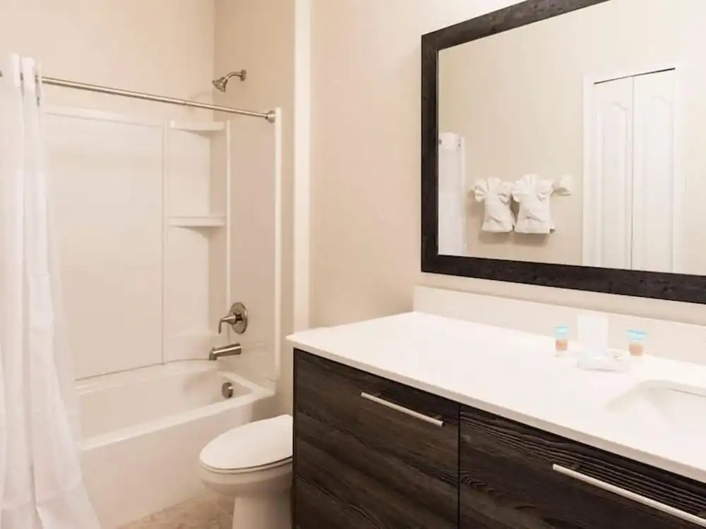 Lovely 2 Bed 2 Bath Town Home-2sltth1 2 Bedroom Townhouse by RedAwning