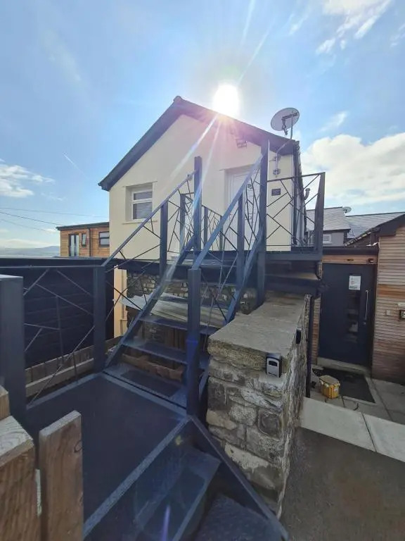 Perfect Location 2 BR serviced apartment Nr Bike Park Wales & Brecon Beacons