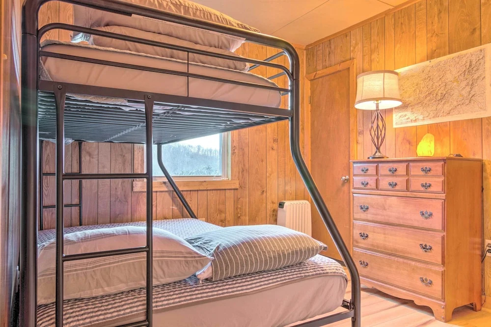8 Acres + Hiking Trails: Little Switzerland Escape