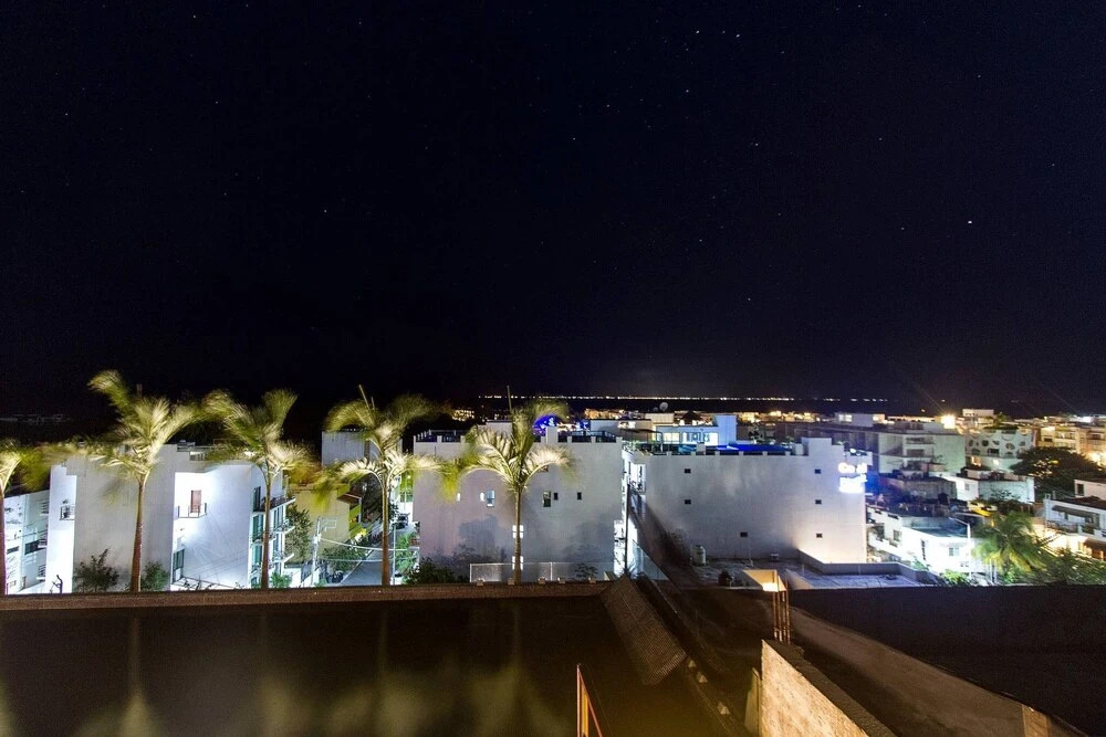 Bright Studio on 5th Avenue with a Rooftop Pool which has Ocean View!