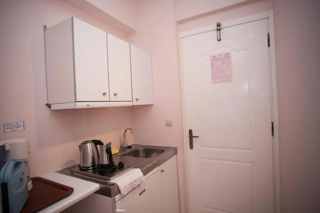 Dafnis Studios & Apartments