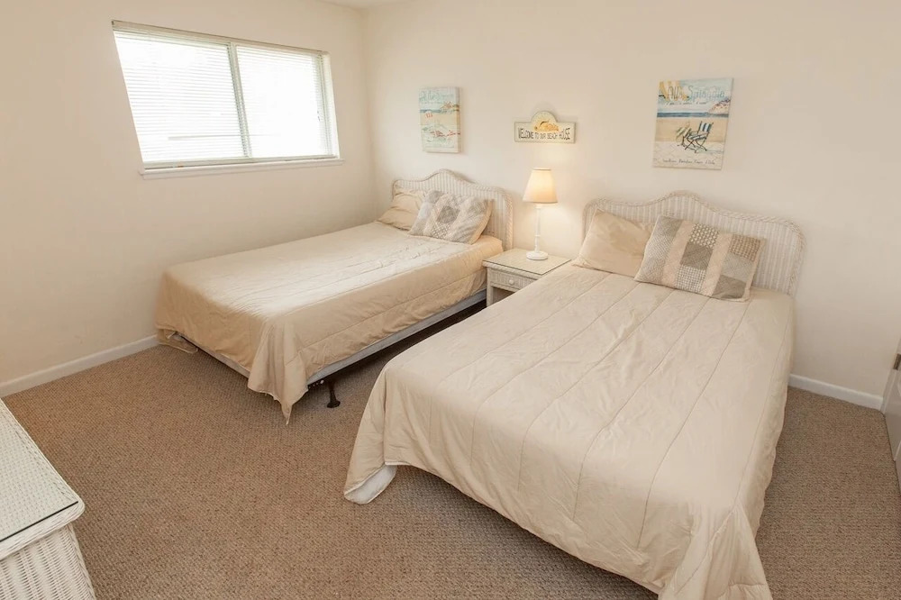 Mai Kai 6A Condo With Bbq, a Block Away From North End Beach by Redawning