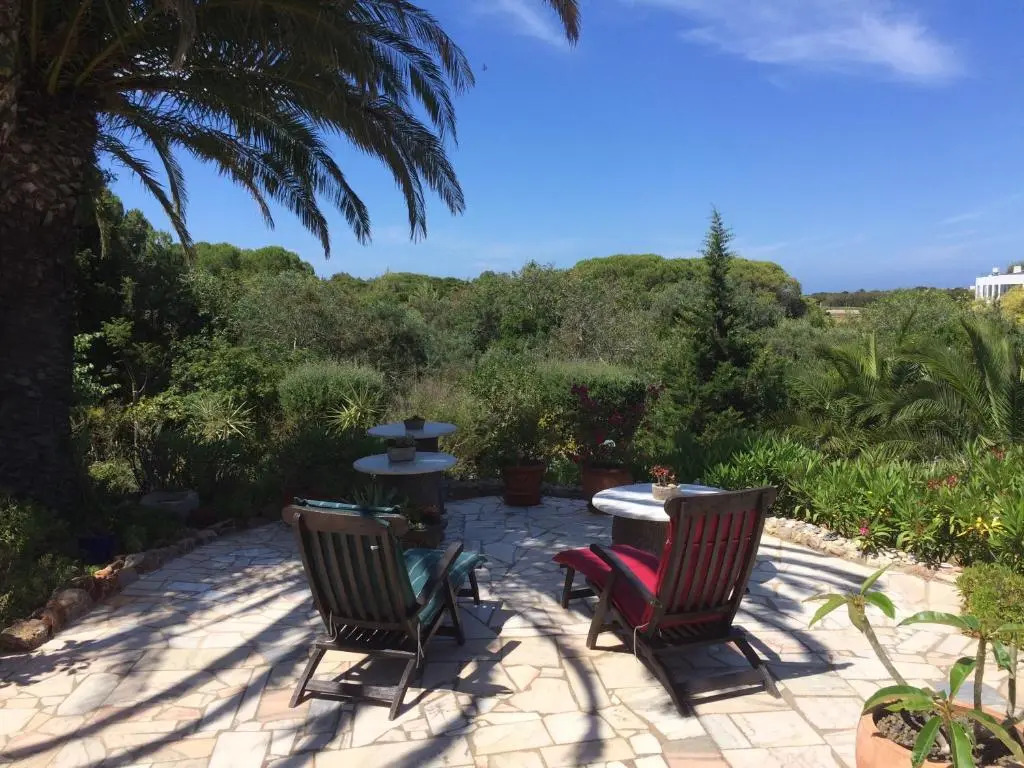 Castelo do Mar, 3 bedroom villa with private pool in large garden, 400m to beach and close to village