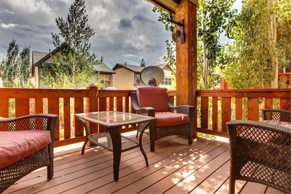 5640 Kodiak Way Townhouse by RedAwning