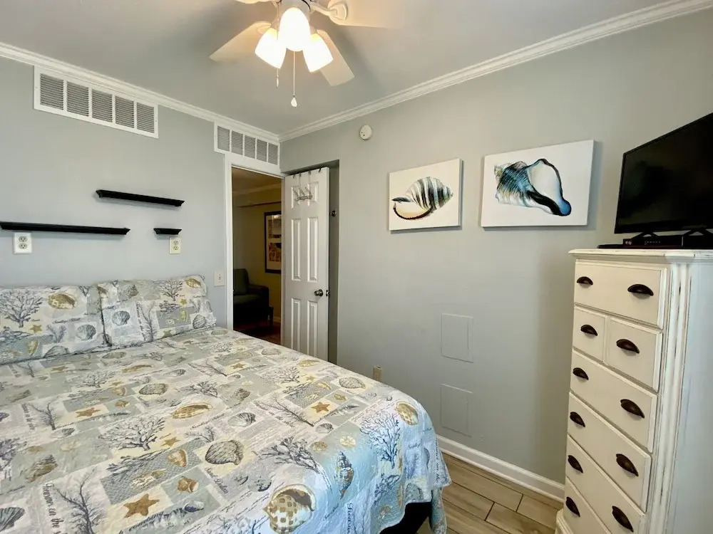 Beachview Condominiums by ALBVR