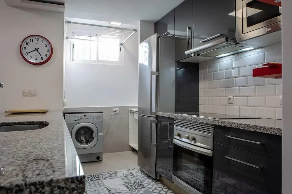 Cosy 2 Bed in Madrid with Easy Airport Access