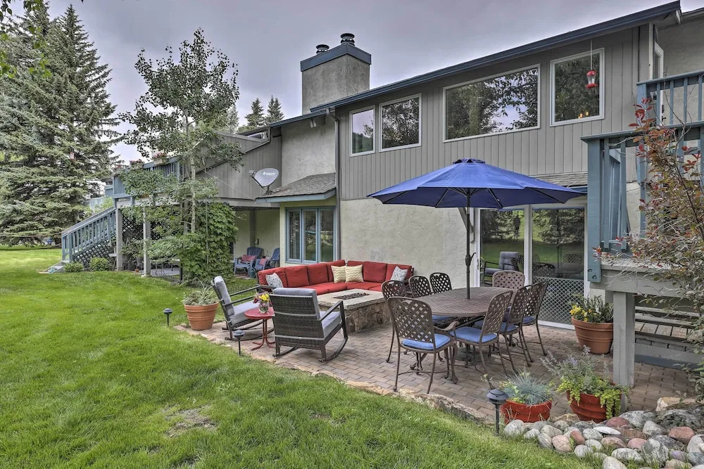 Modern Mountain Escape on Golf Course w/ Hot Tub!