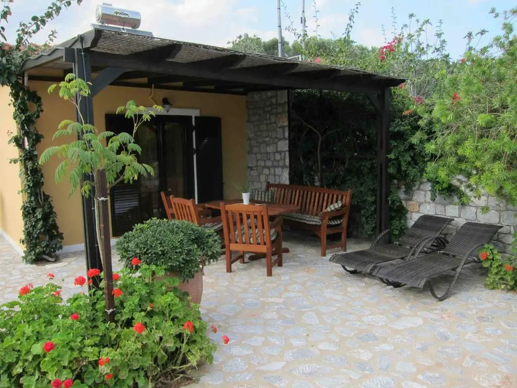 Estia Holiday