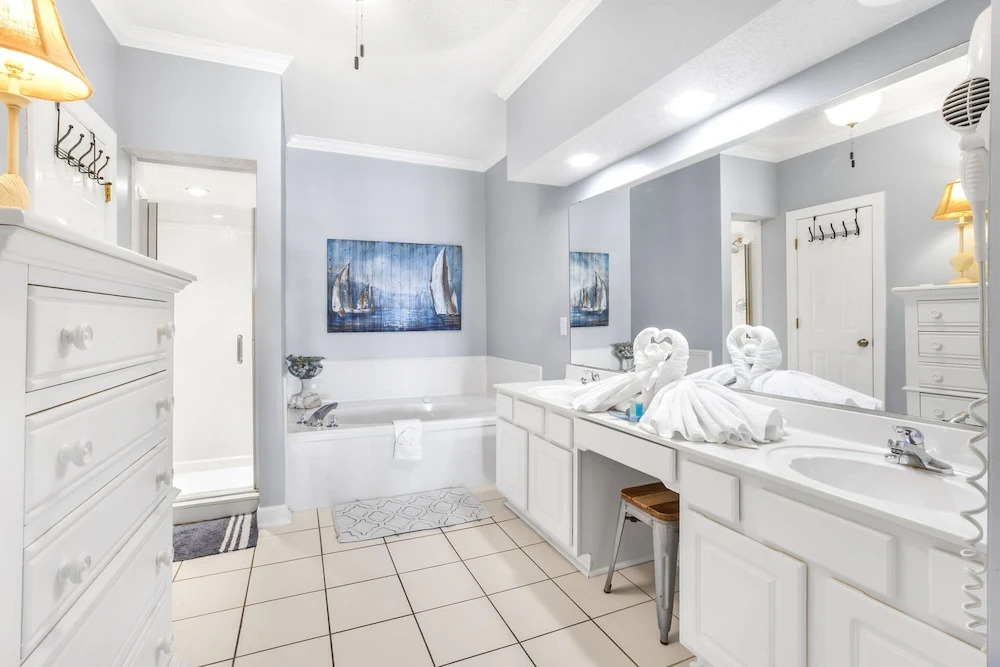 Dolphin Harbor 1B Bay Beach Access Sleeps 10 Three Bedrooms 3 Baths
