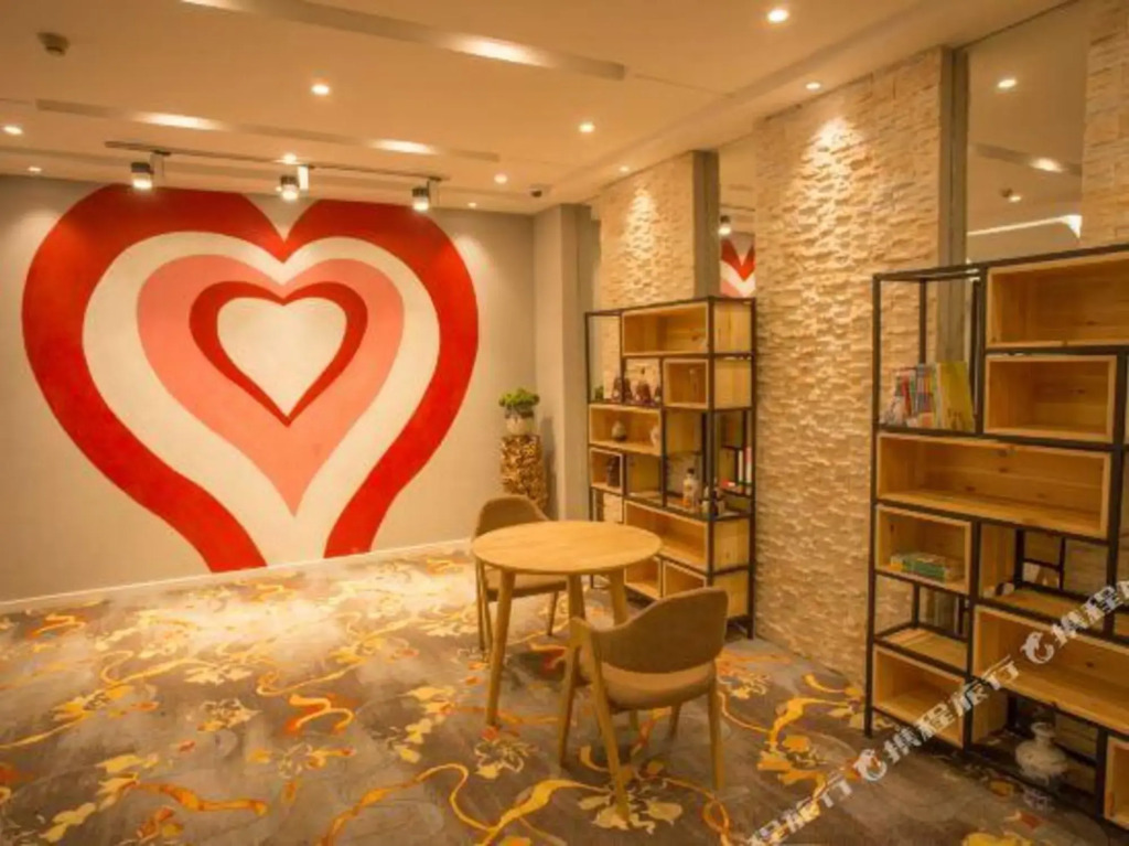 Yichang Yiwan Theme Hotel