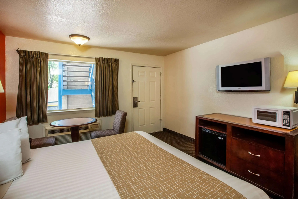 Travelodge by Wyndham Houston Hobby Airport