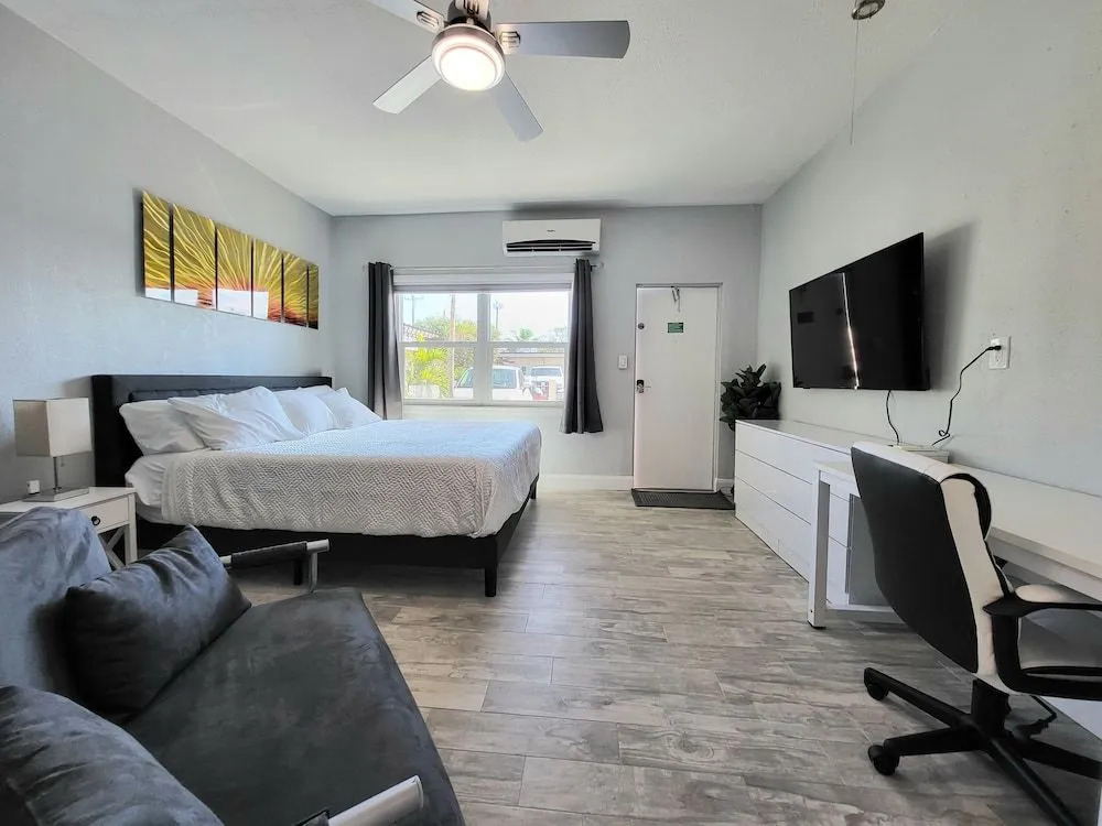 Barefoot mailman motel