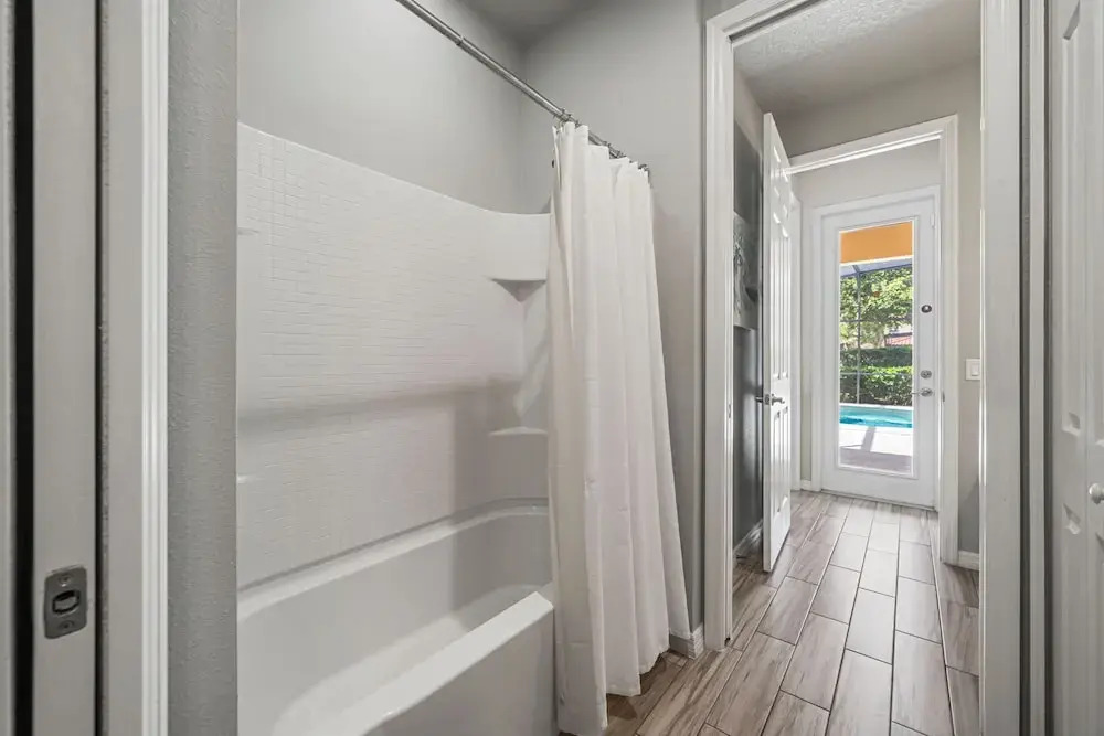 Spacious Home w/ Private Pool/spa! Sleeps 21