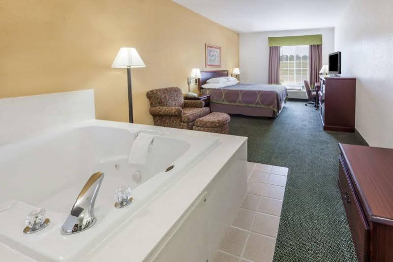 Super 8 by Wyndham Hillsboro TX