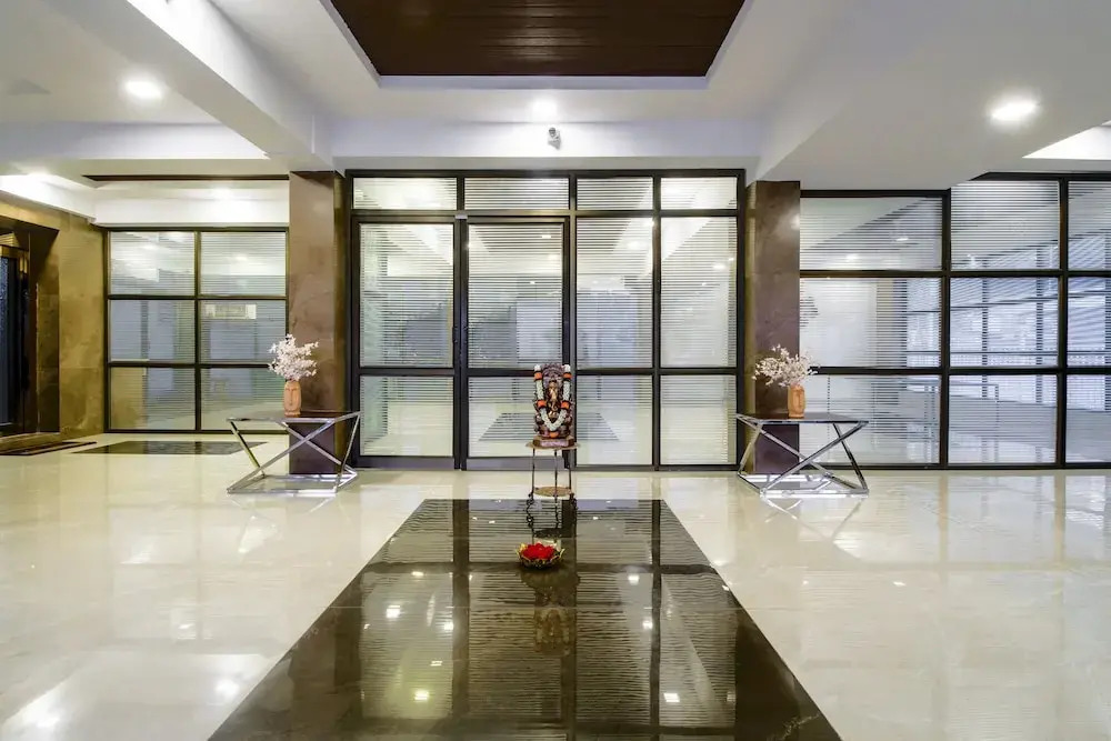 Monday Hotels Swarnas The Capital