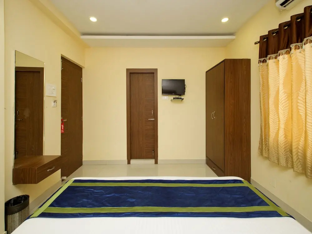 OYO 460 Hotel Ivory Residency
