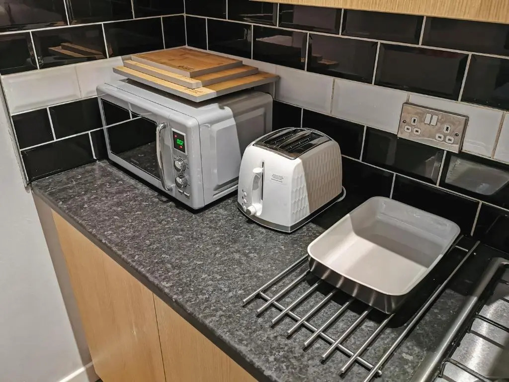 3 Bed Apartment in the Heart of Westend of Glasgow (Adults Only)