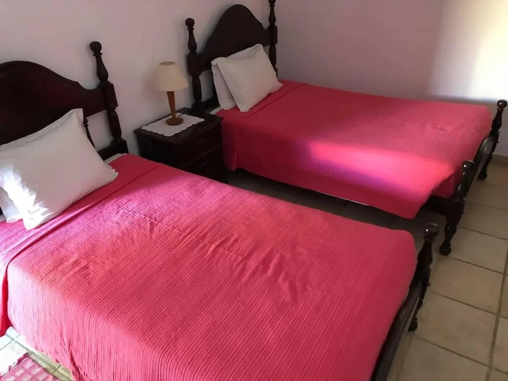 House With one Bedroom in Odiáxere, With Pool Access, Enclosed Garden