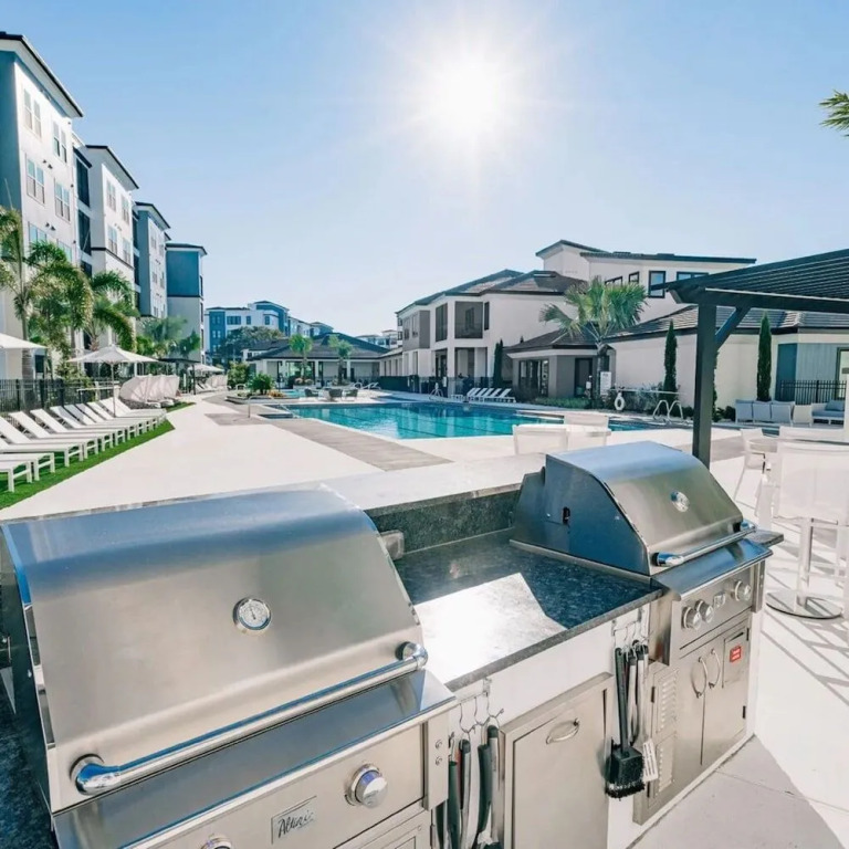 Landing Incredible 2BD Clubhouse Pool
