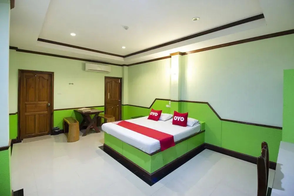 OYO 75334 Train Hotel