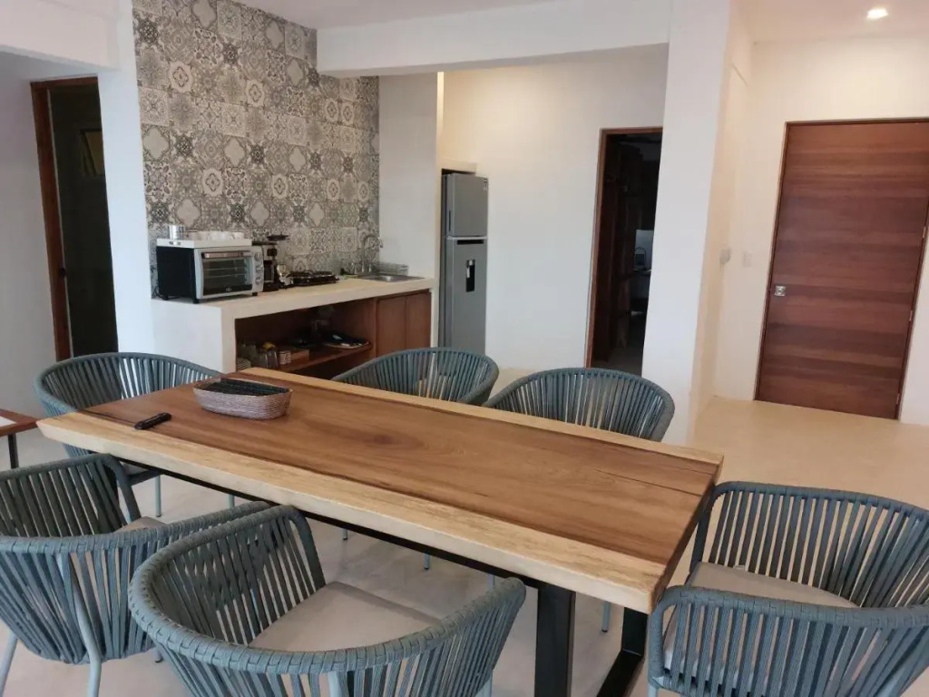 Noah Beach Hotel & Suites